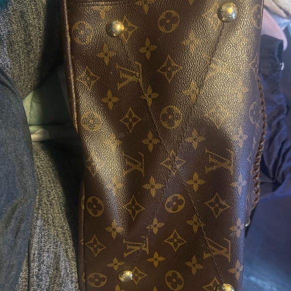 Louis V. Artsy bag with some custom leather work embellishments. - Picture 4 of 13